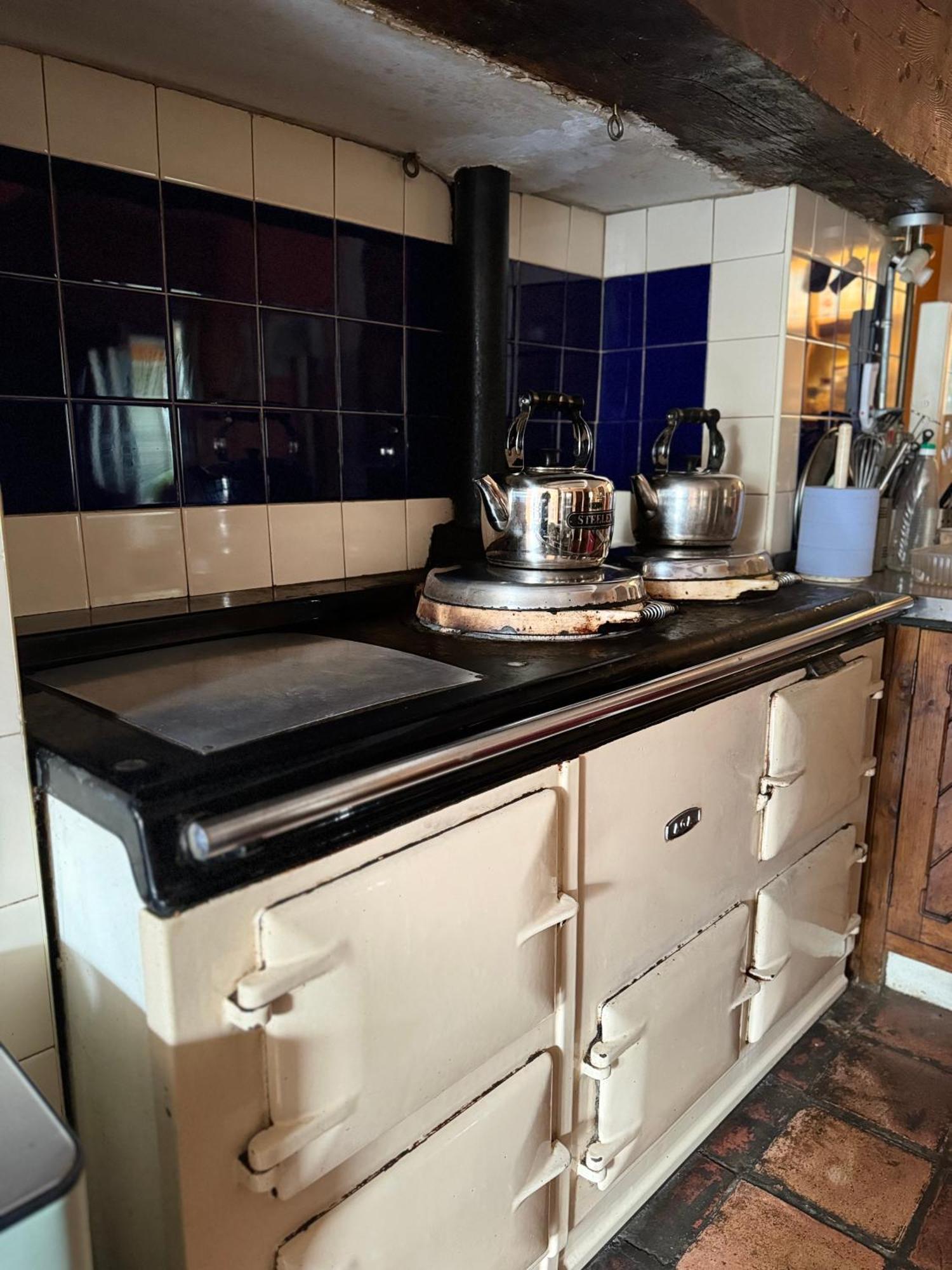 Clone Country House Aughrim Exteriör bild A typical AGA cooker