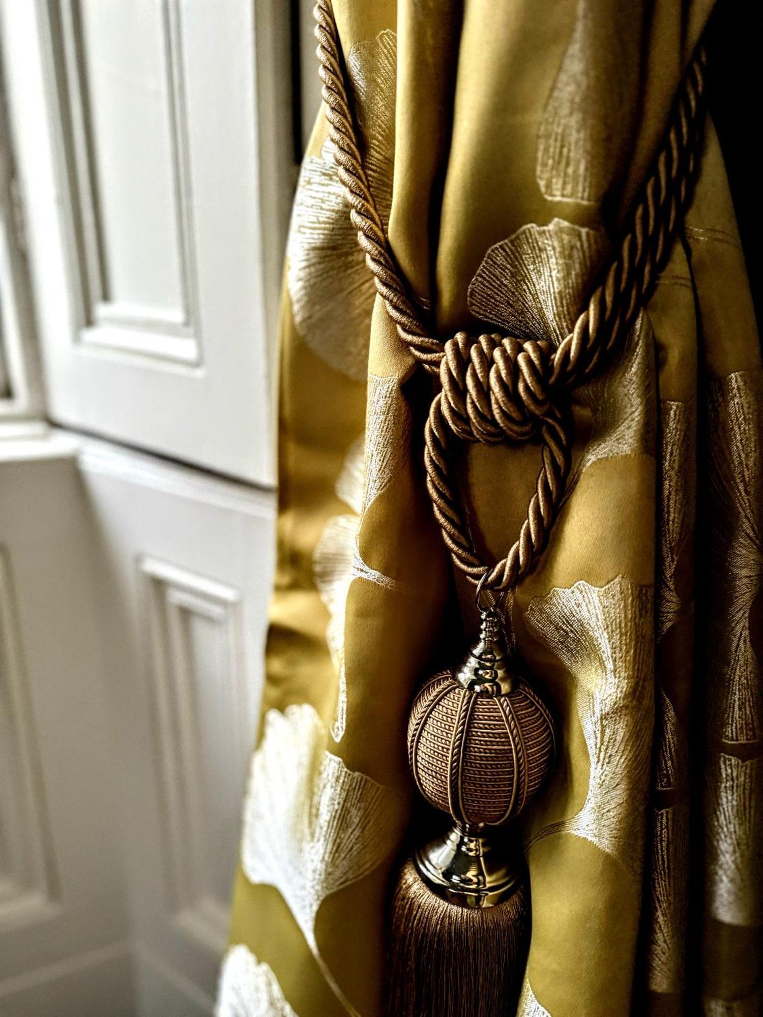 Clone Country House Aughrim Exteriör bild A curtain tieback