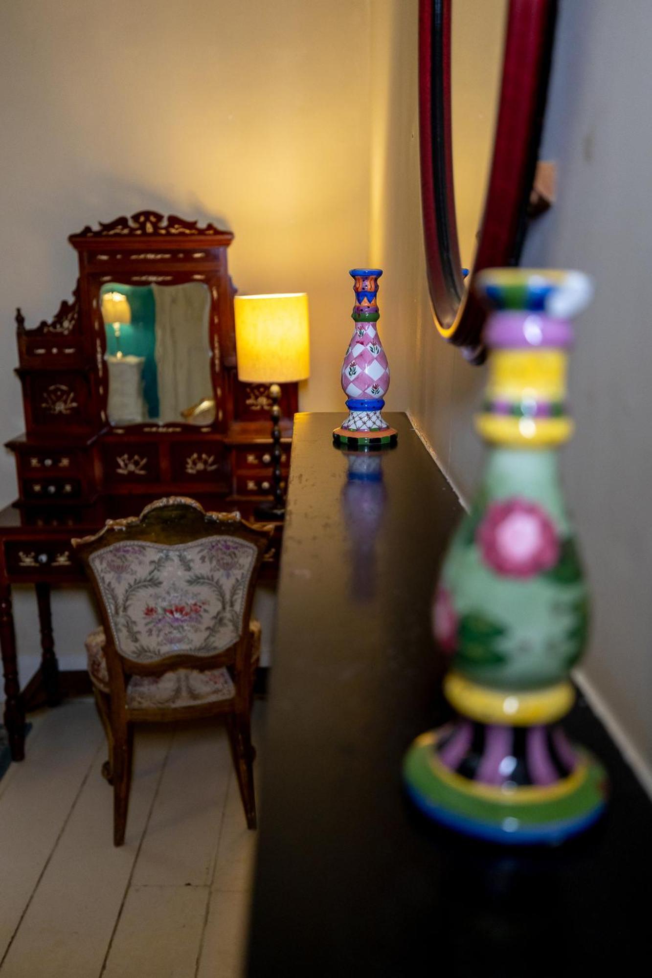 Clone Country House Aughrim Exteriör bild A dressing table in a bedroom