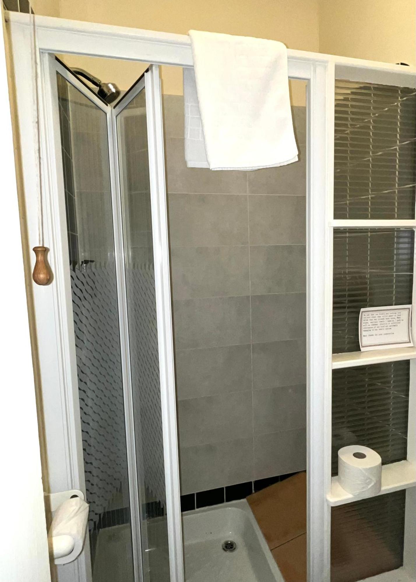 Clone Country House Aughrim Exteriör bild A shower door