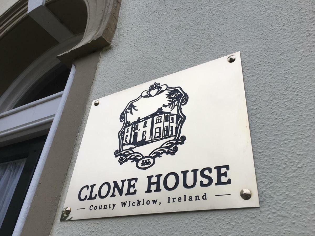 Clone Country House Aughrim Exteriör bild The plaque on the front of the house